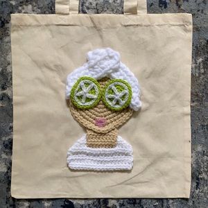⬇️price drop⬇️Cute canvas tote bag with crochet design